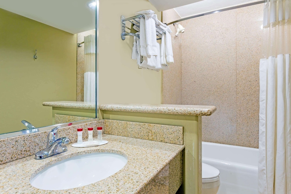 Lake Placid Vacations - Ramada by Wyndham Lake Placid - Property Image 6