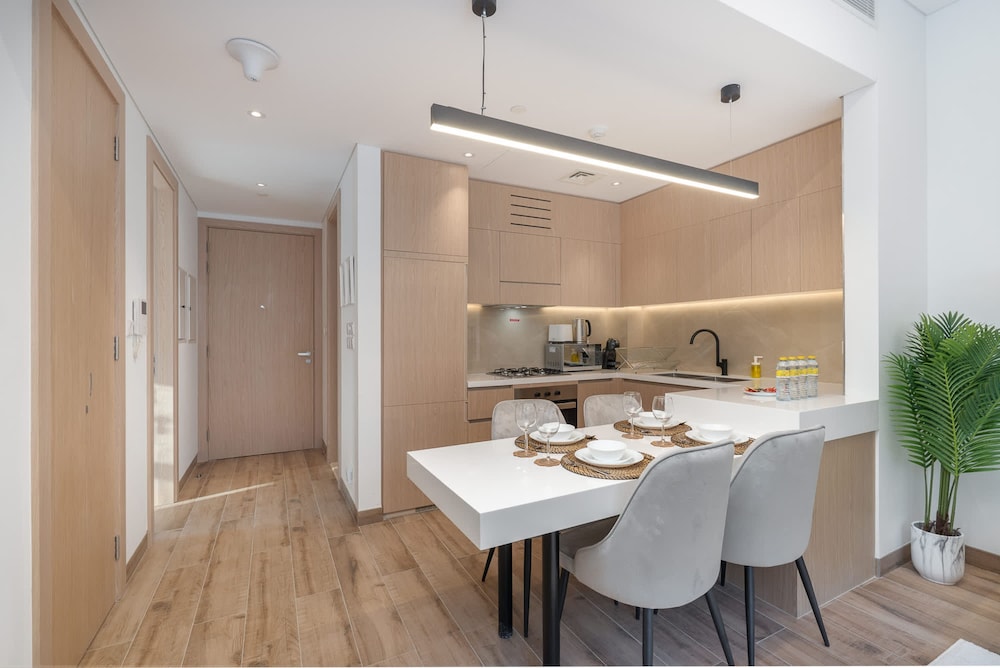 Stylish Minimalist 2-bedroom in Jumeirah Village Circle