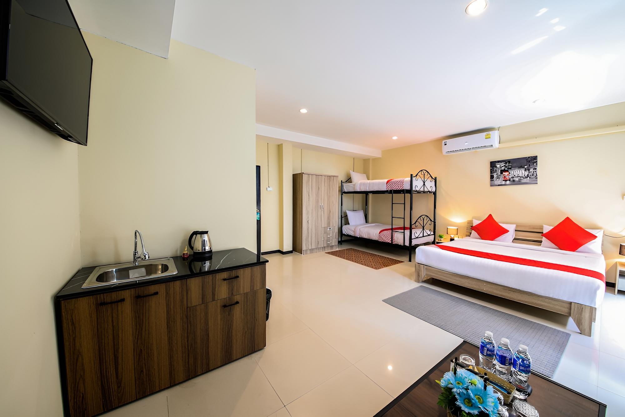 OYO 118 Beach Walk Stay