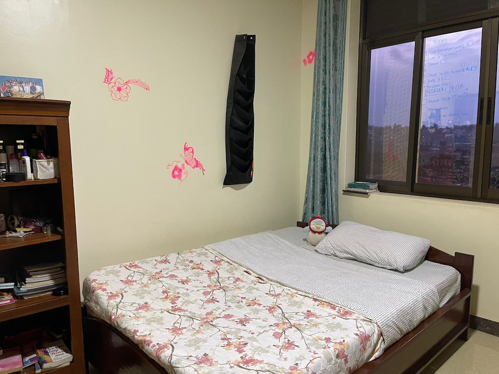 The Mugabi's Spacious Private Room