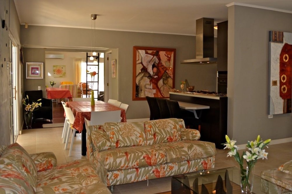 Parrot Villa
