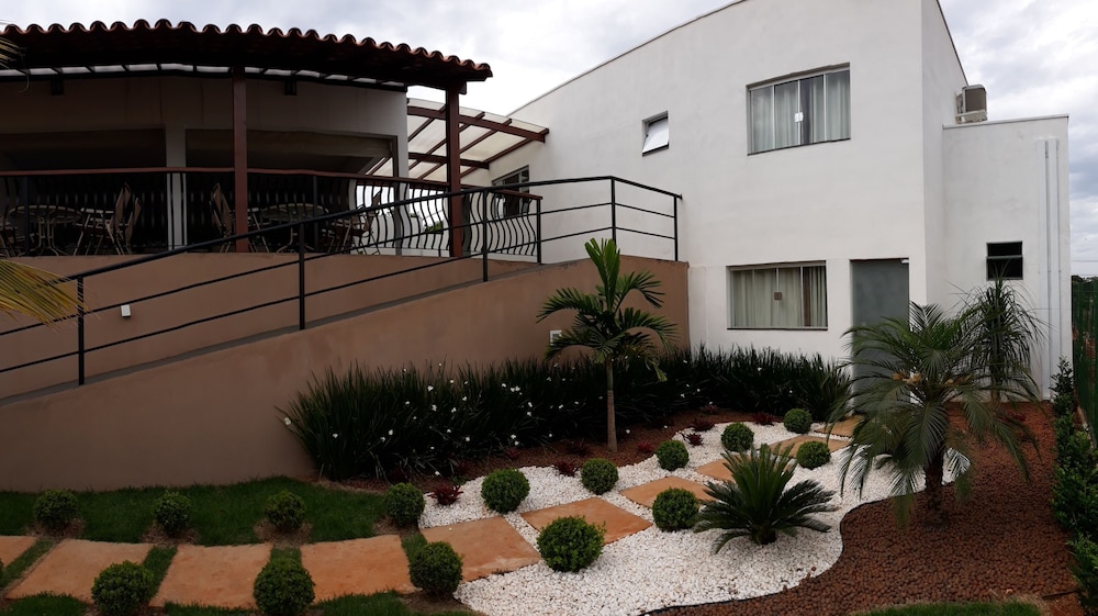 Hotel Pousada Rainha Dos Lagos - Image 1