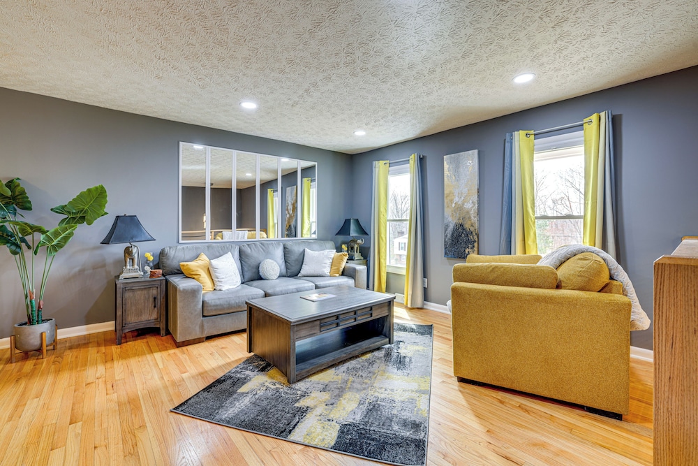 1 Mi to Dtwn Lynchburg: Charming Family Home!