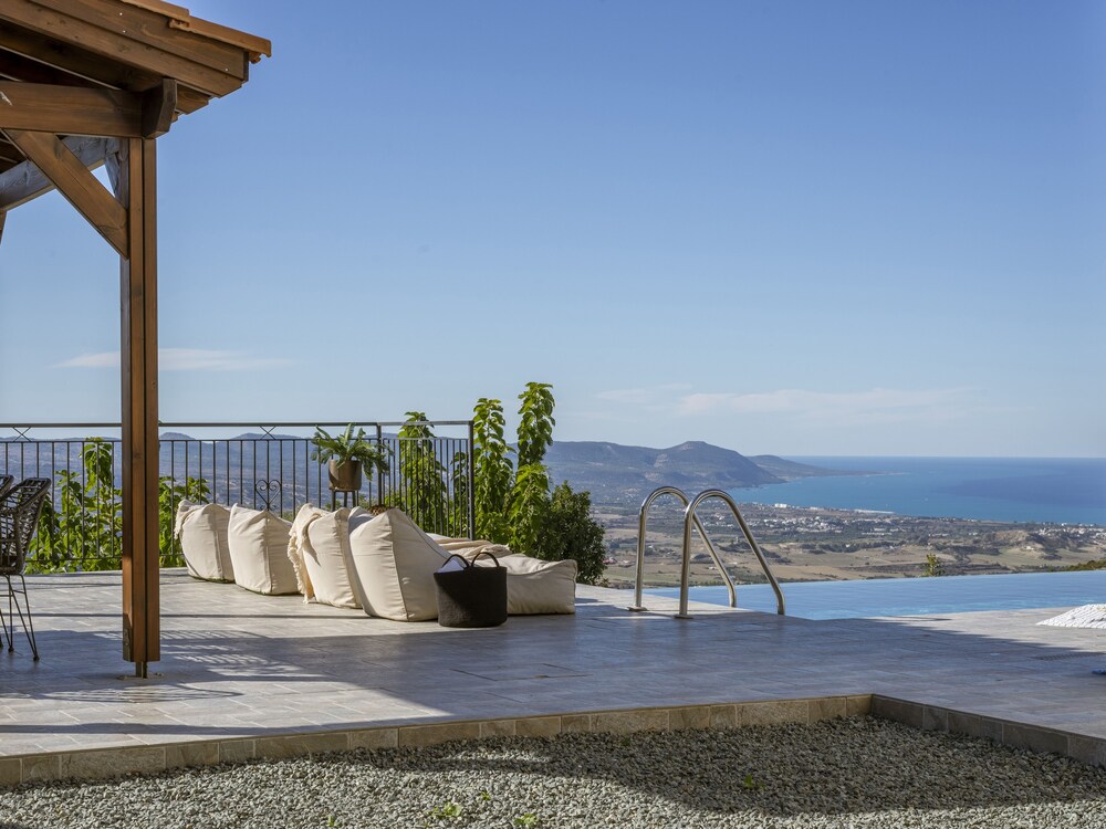Sanders View - Cozy 3-bdr Villa With Infinity Pool