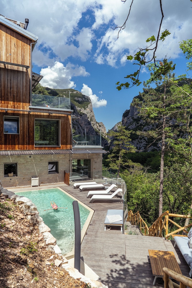 LA FORESTALE Luxury Ecolodge