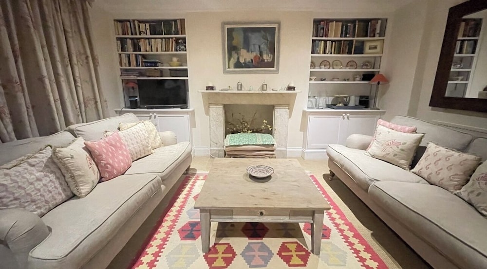 Second nest Chelsea