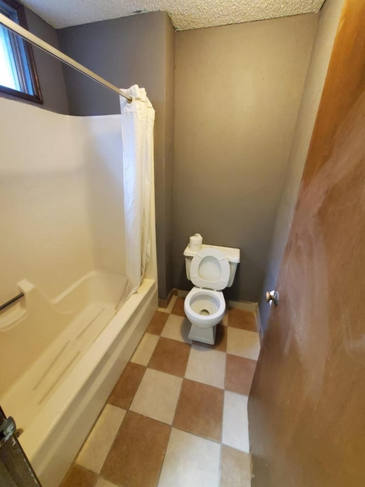Gray Plaza Motel