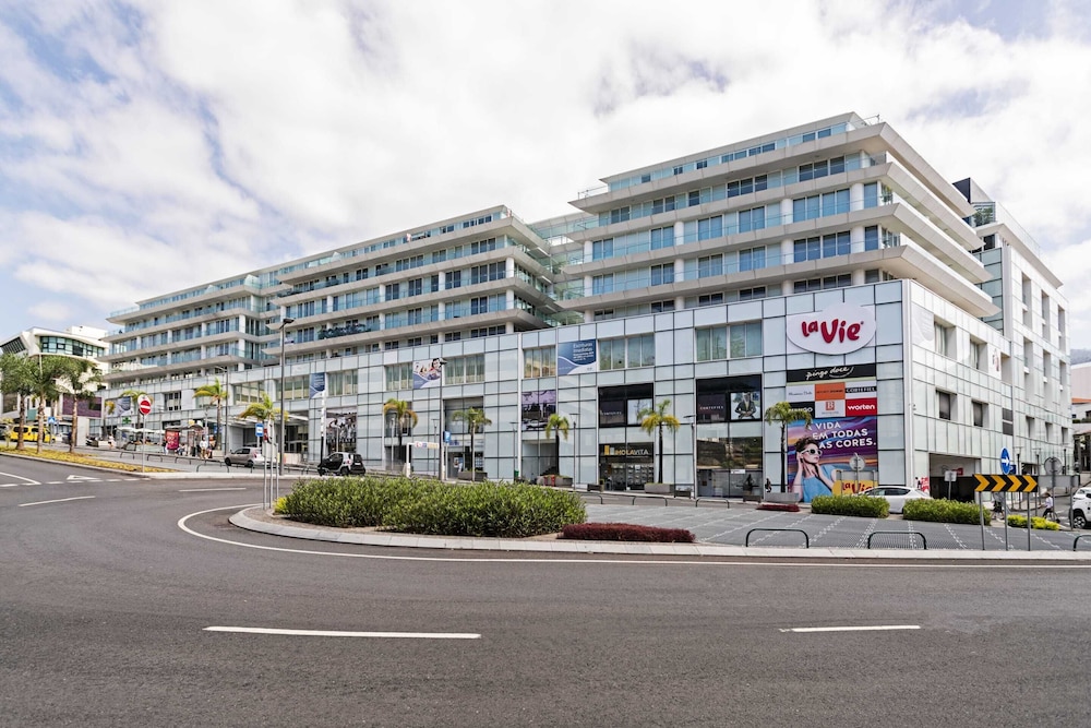 Funchal Centrum II by An Island Apart view 4