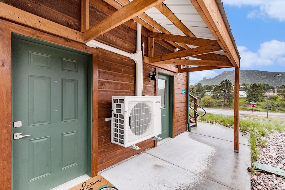 Solitude Bear Room Ada 103 - Estes Park 1 Bedroom Studio by RedAwning - Property Image 5