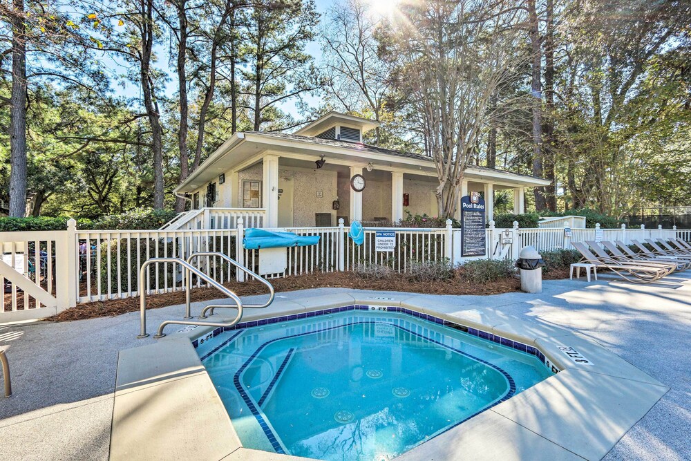 Walk to Beach: Hilton Head Condo w/ Pool Access