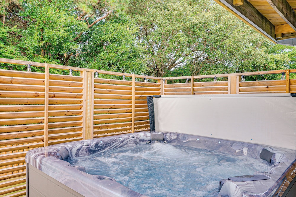Private Beach Access & Hot Tub: Kitty Hawk Haven
