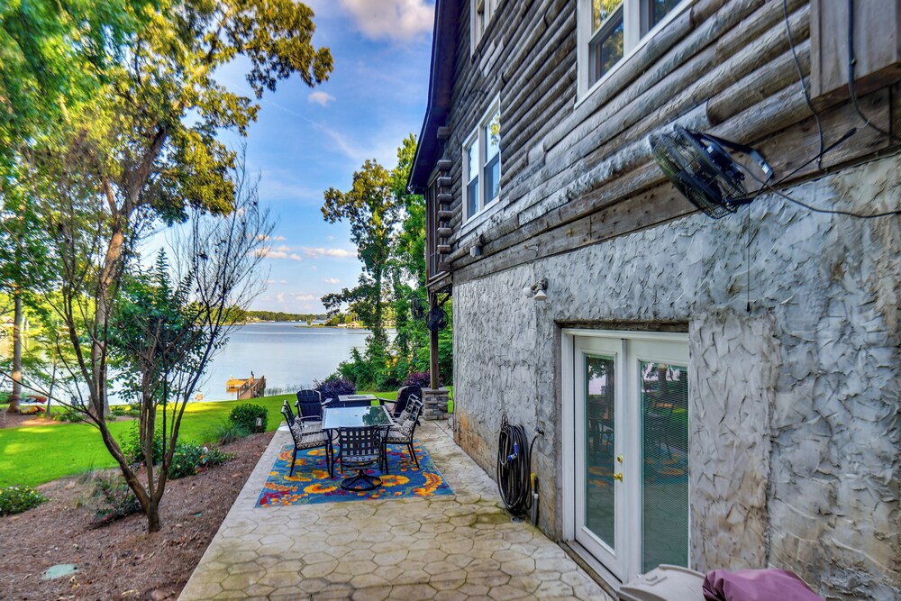 Waterfront Cabin on Lake Sinclair w/ Private Dock!