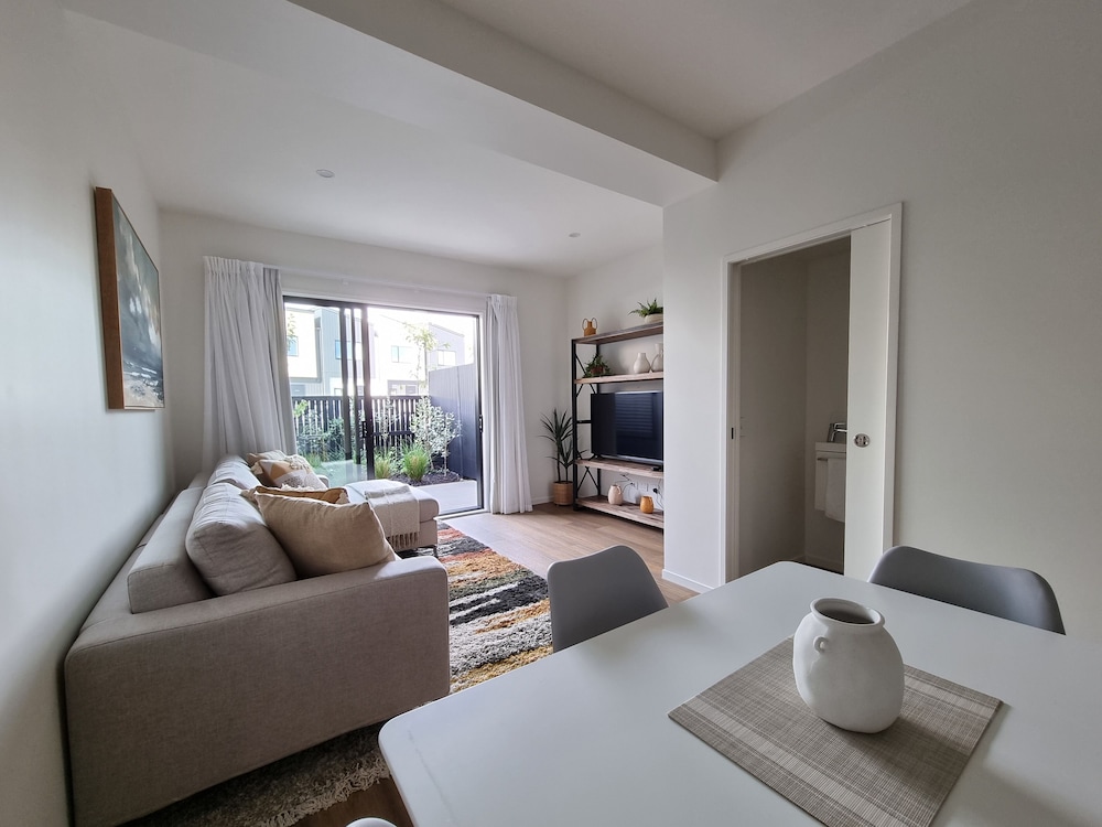 Brand New House by Botany - Parking view 3
