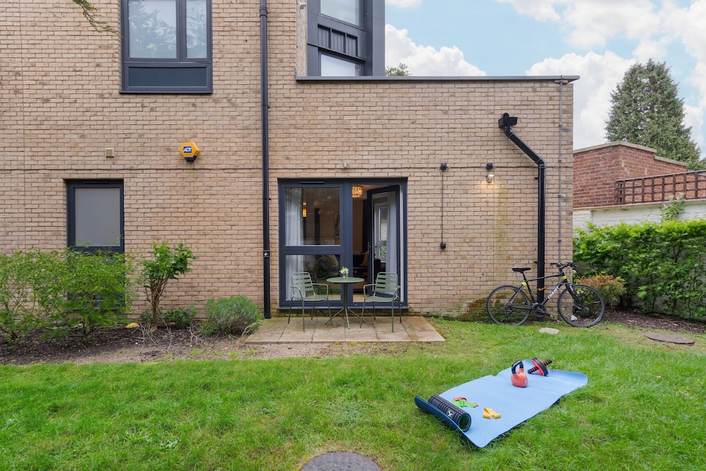 Modern 3Br Flat Quick Links To Ldn & Heathrow