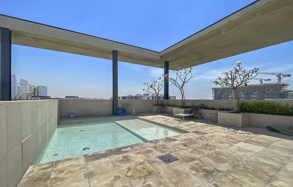 WelHome - Luxury Living in Dubai's City Walk Building 5