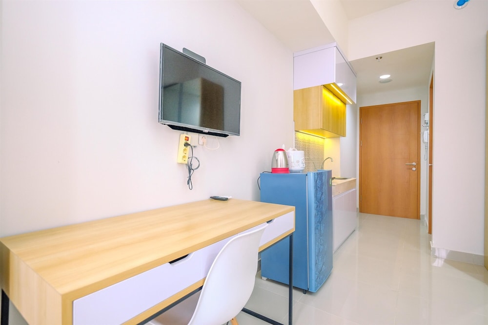 Cozy Stay and Comfort Studio at Evenciio Margonda Apartment