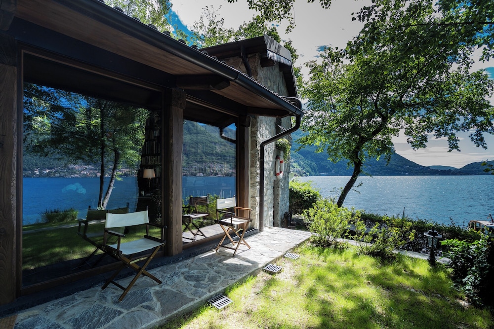 The Writer's Nest by Rent all Como