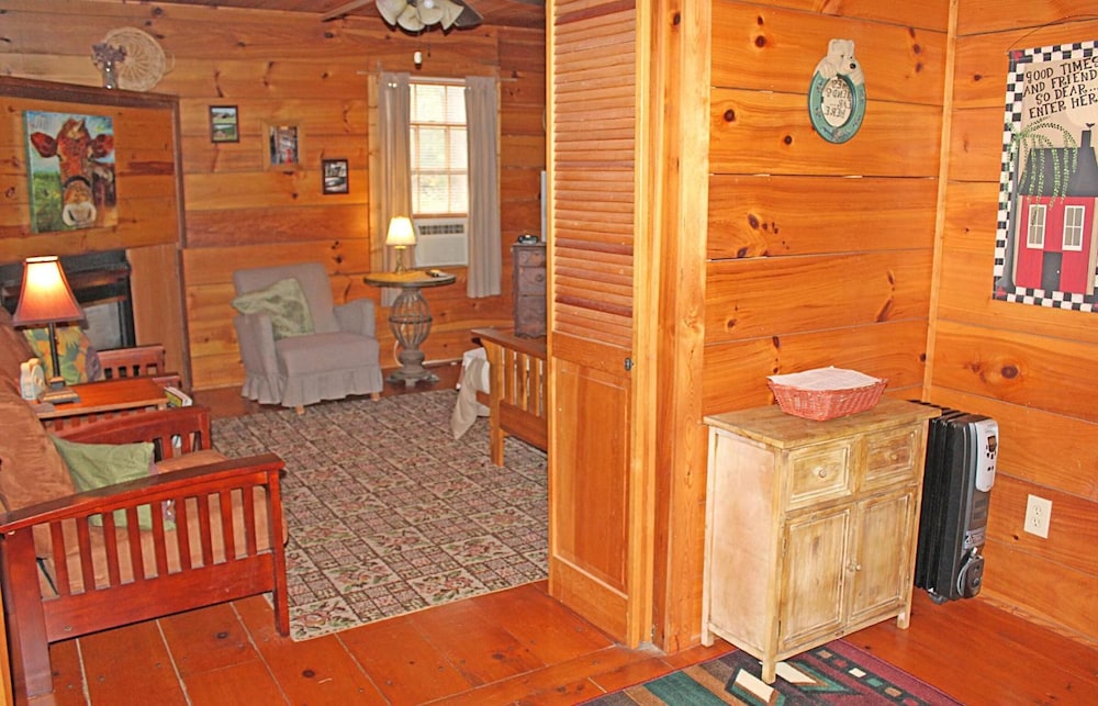 Henson Cove Place B&B with Cabin