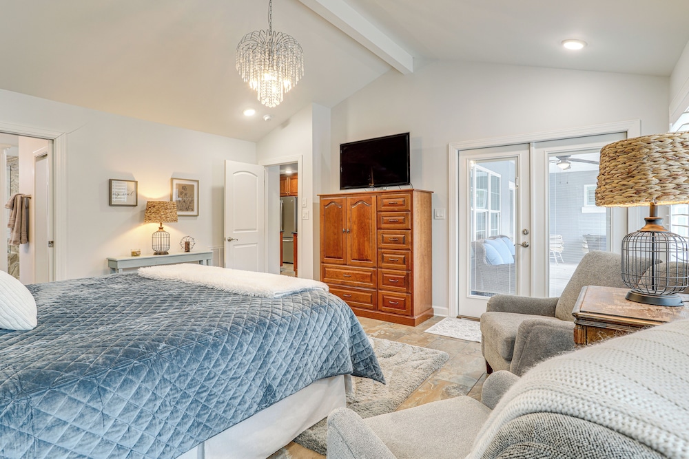 Firplace & Deck: Riverfront Heber Springs Home