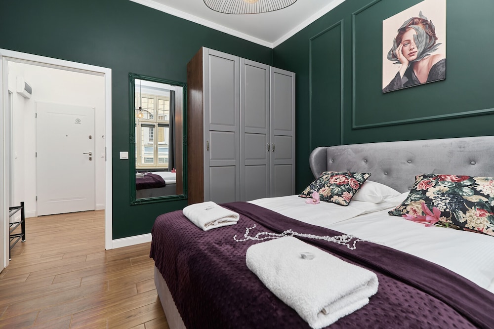 Stylish Apartments City Center Renters view 3