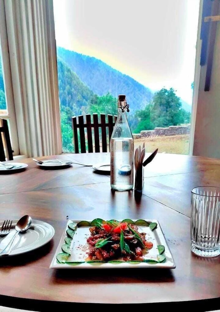 Xenious White House Eco Resort
