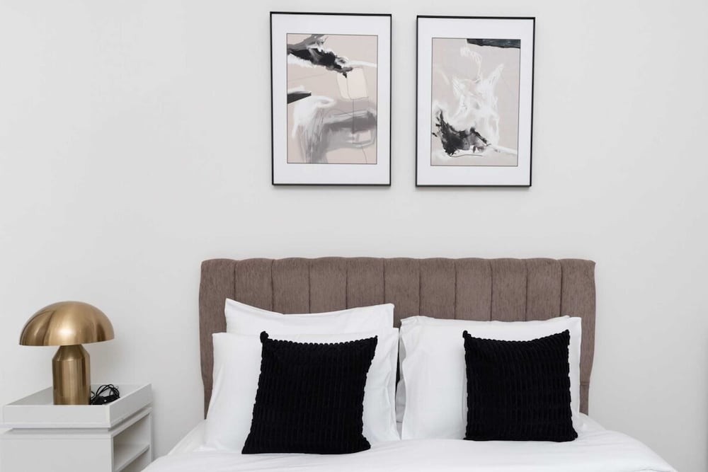 Contemporary Studio Apartment, Dubai Business Bay!