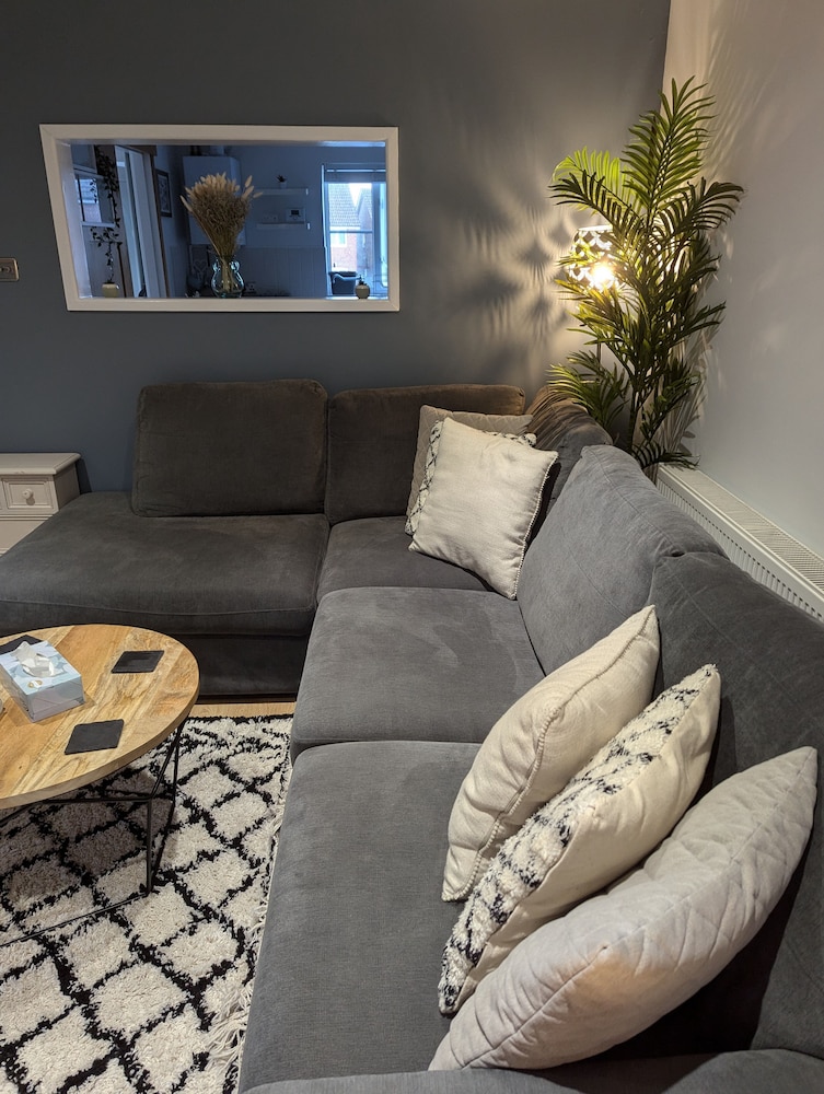 Modern 3B Eastbourne Retreat: Tranquil & Cozy Stay