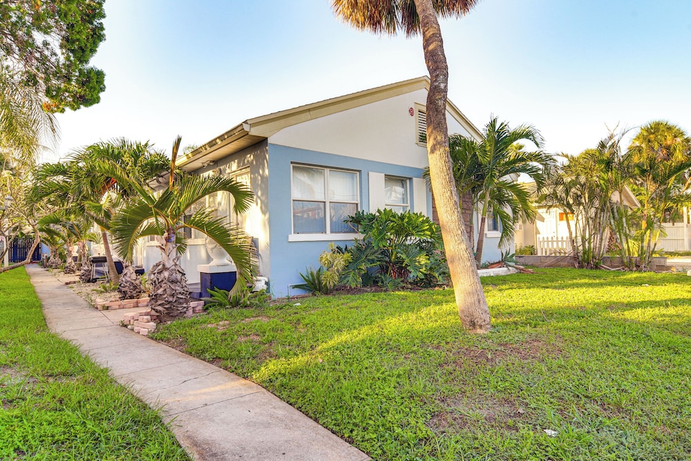 7 Mi to Dtwn: Cozy Studio in St Pete Beach!