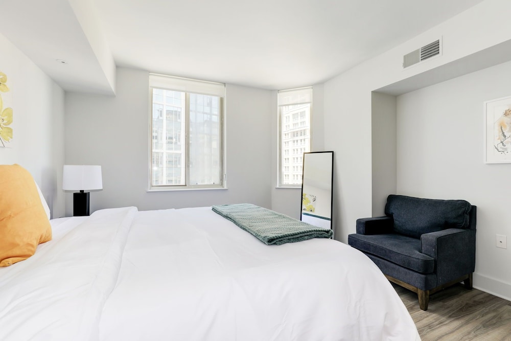 Elegant 2BR Apartment Minutes From DC
