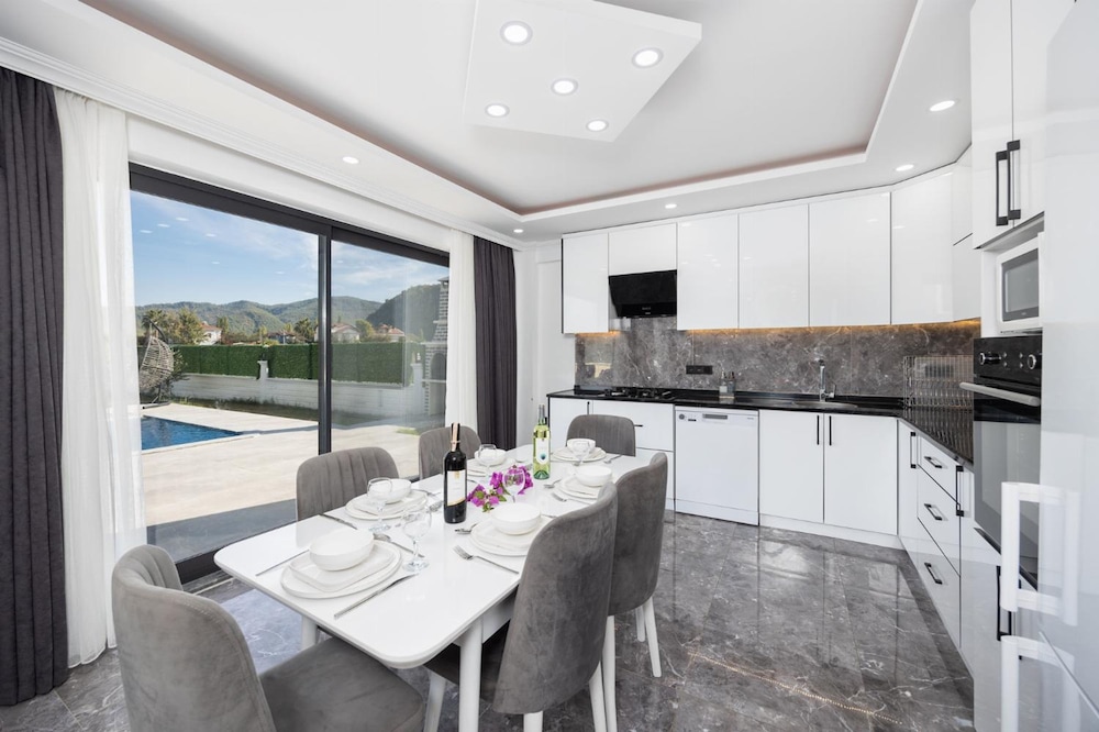 Villa Grand Yasar 1 With 4 Bedrooms and 4 Bathrooms