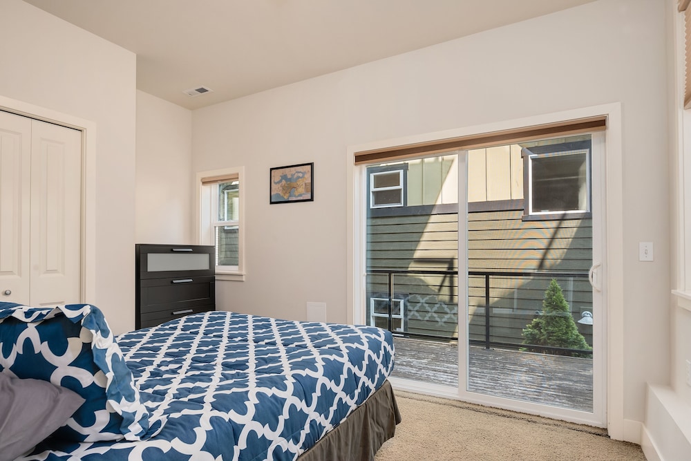 Seattle Vacation Home - The Port