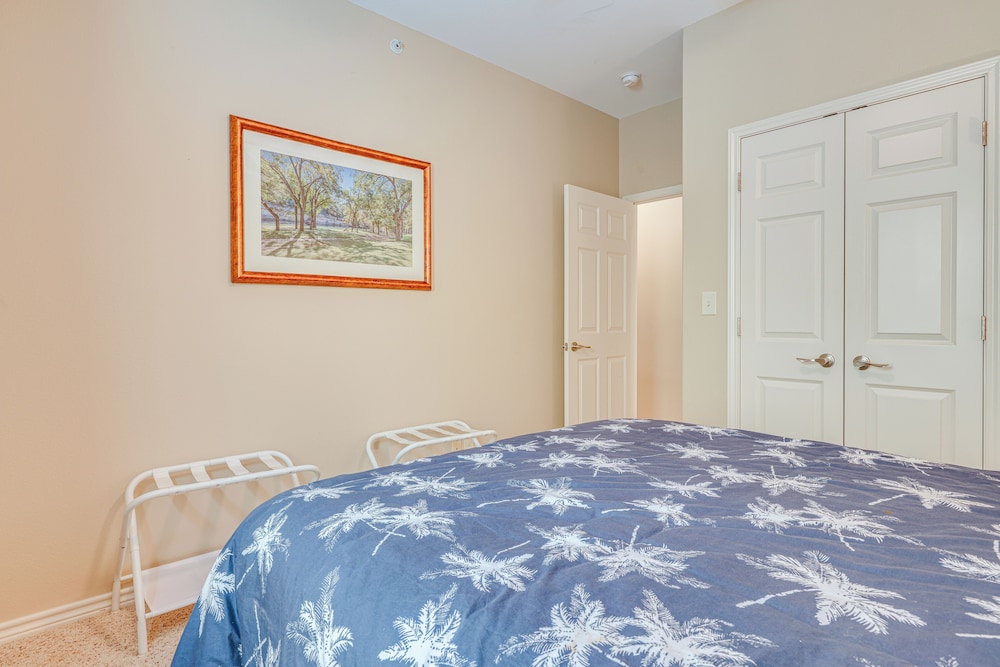 'rio Vista' Condo: Direct Guadalupe River Access!