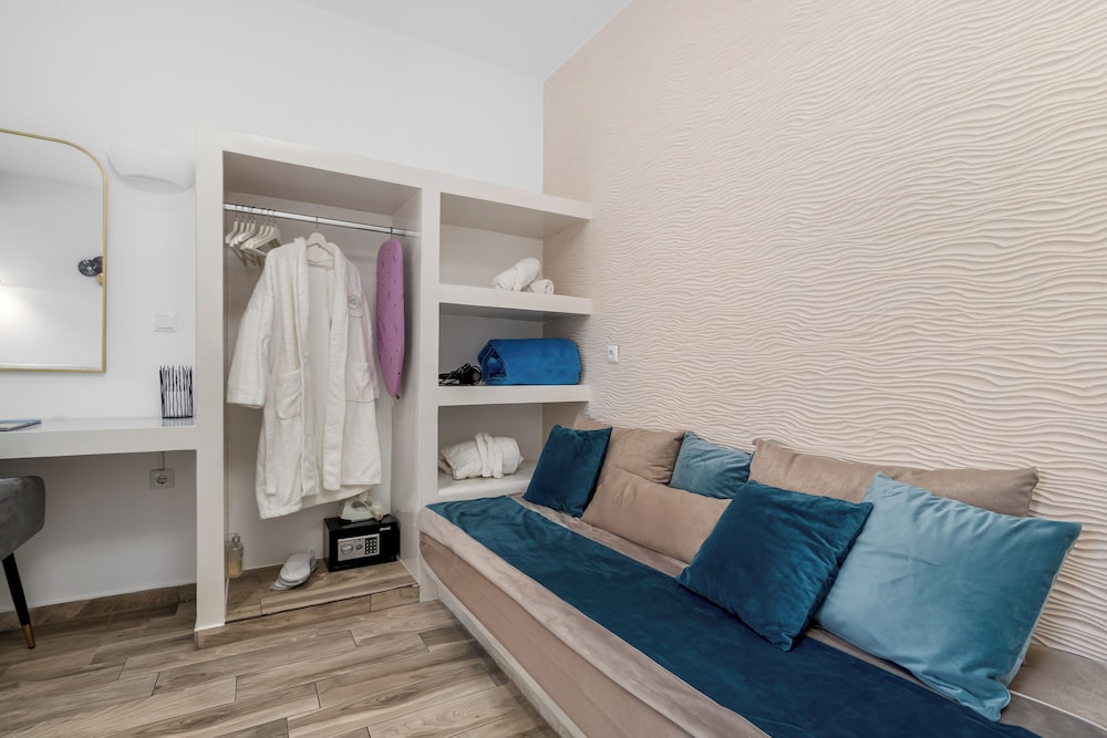 Oasis Suites Fira