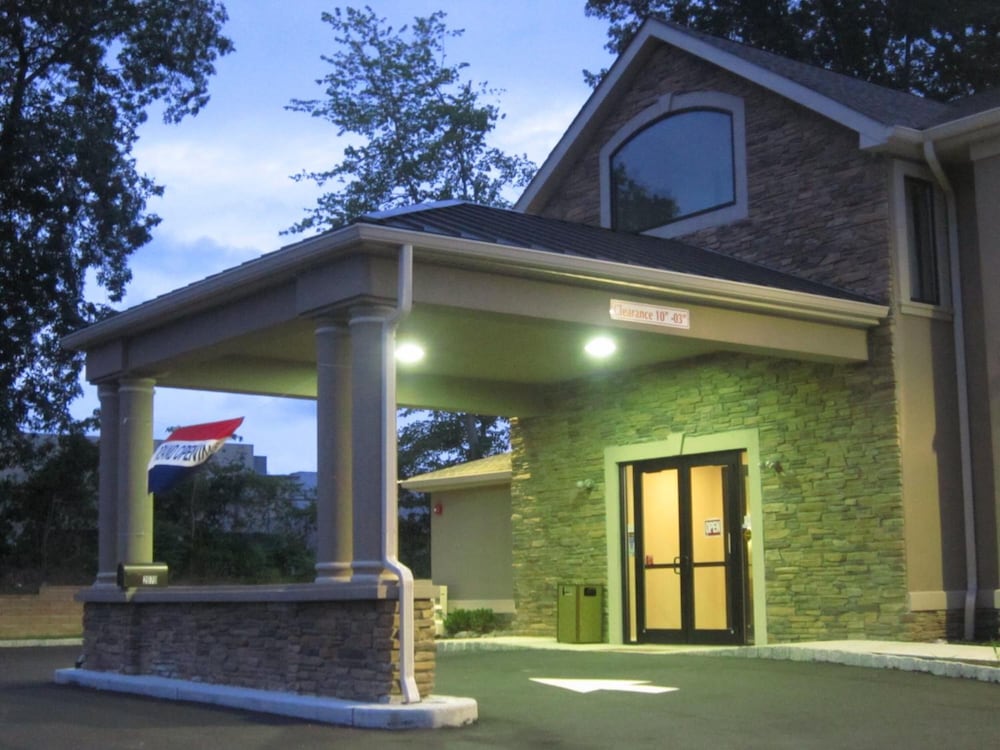 Red Carpet Inn And Suites Monmouth Jtc