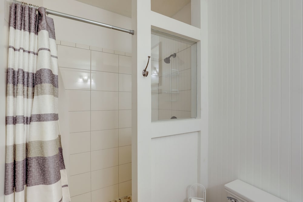 Hot Tub Soaks & Fireside Nights! Marshall Cottage view 2