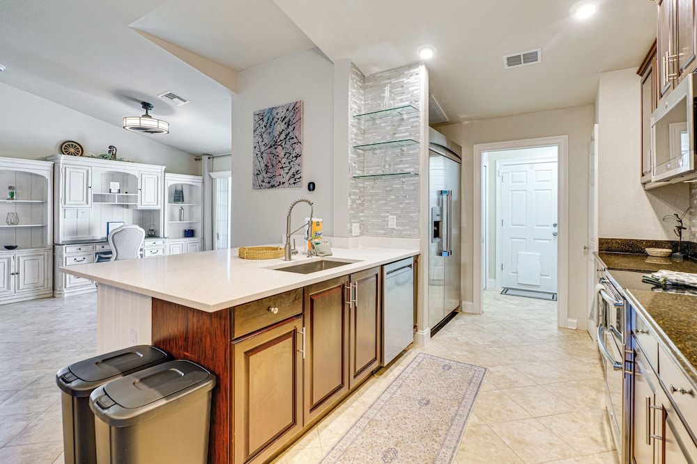 6 Mi to Beach: Family Oasis w/ Pool in Cape Coral