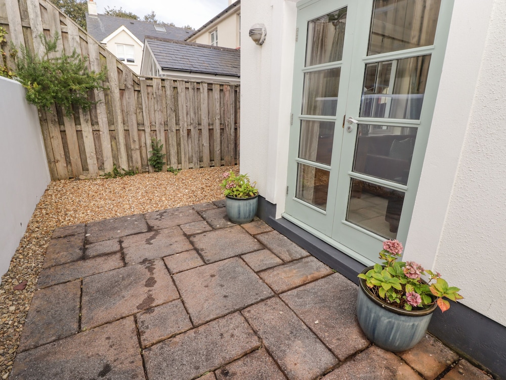 3 Strawberry Close