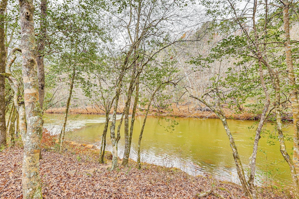 Fish, Boat & Hike: Pet-friendly Cabin in Arkansas