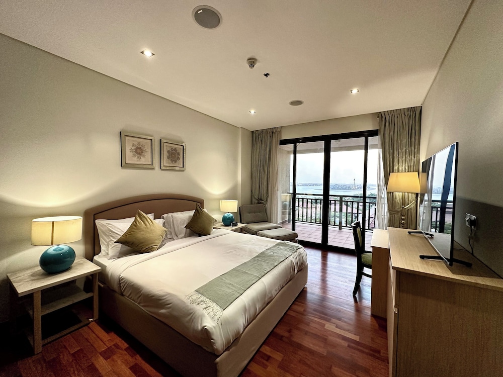 Lux BnB I Palm Jumeirah Resort I Palm Views