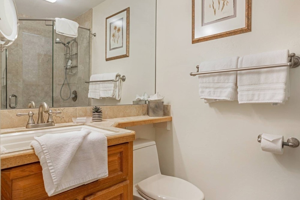 Convenient 2 Bedroom Condo in Vail Near Golden Peak Lift - Walk to Shops, Skiing & More