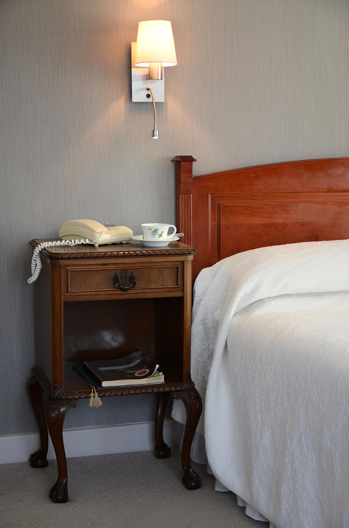 The Raven Hotel