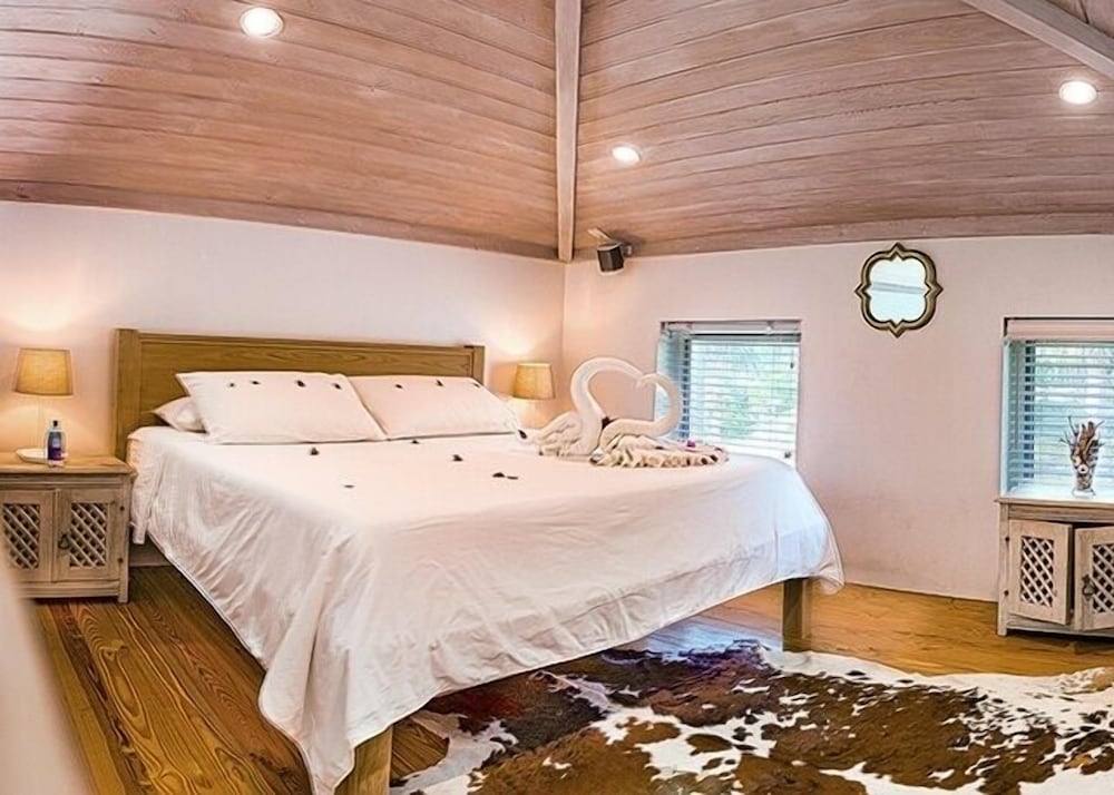 Boathouse La Bougainvillea 1 Bedroom Cottage - Property Image 12
