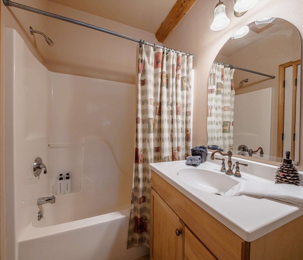 Whitetail Cabin For 9 Ppl!