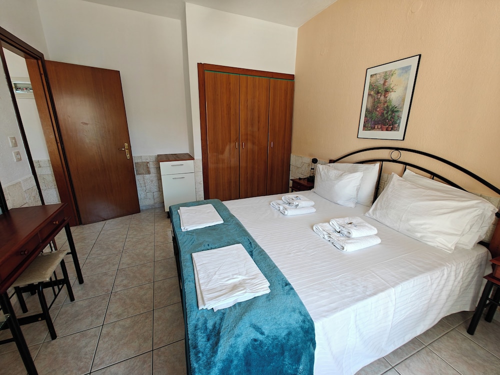 Villa Askamnia and Suites view 3