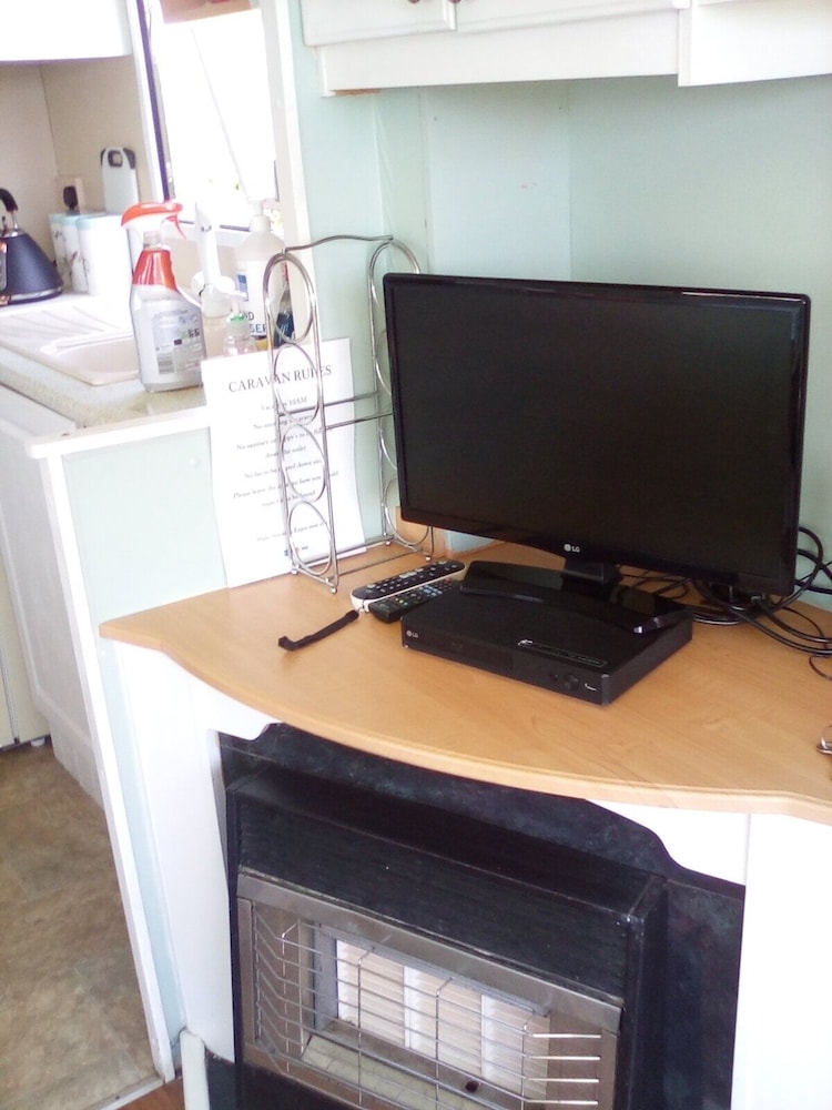 River Views Dog Friendly Caravan 3 Bedrooms view 3