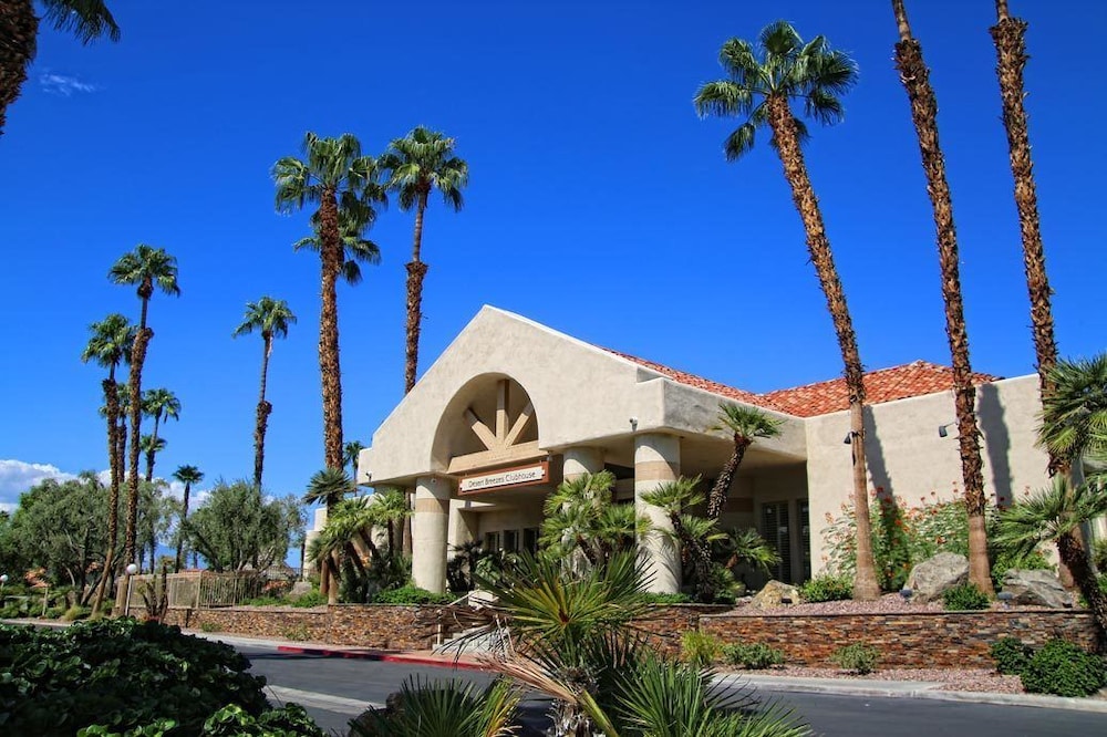 4 Seasons at Desert Breezes