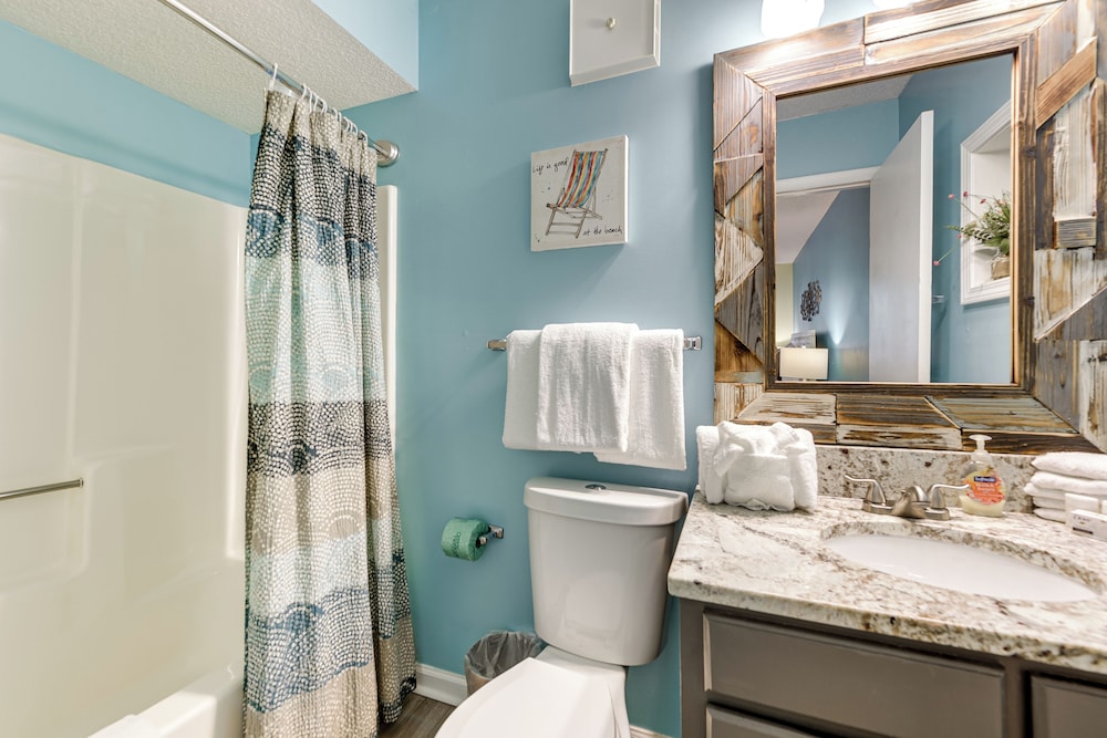 1 Mi to Coast: Myrtle Beach Condo w/ Balconies!