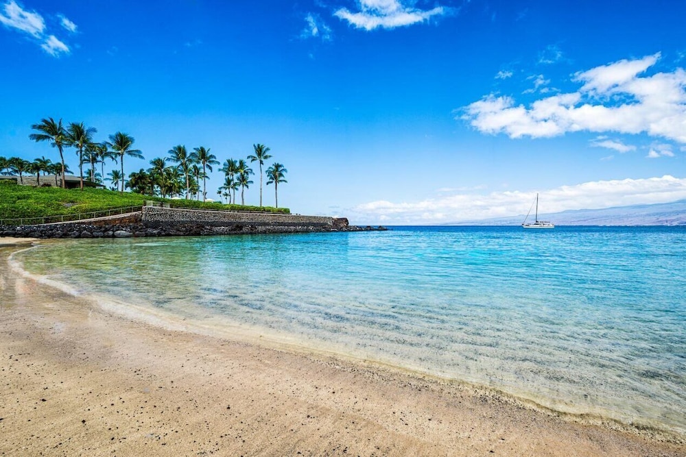 Prestigious Mauna Lani Resort - Luxurious End Unit - Large Private Lanai! -vrkcv