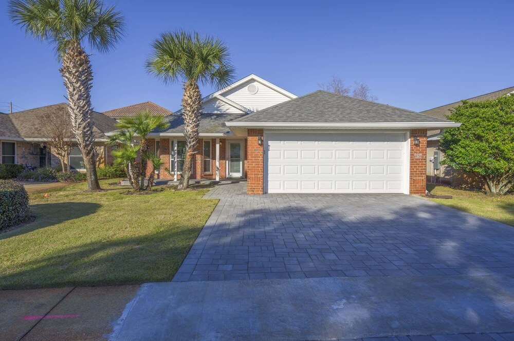 Golf Cart & Private Pool!