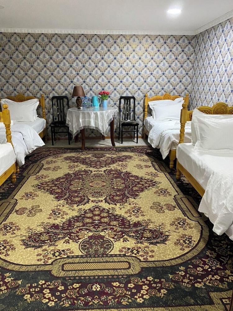 Family Guest House Parivash